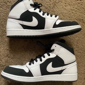 Air Jordan 1 Retro Mid ‘Tuxedo’ Size 11